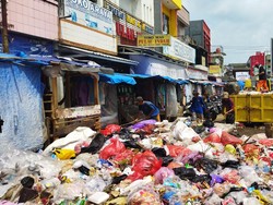 Warga Keluhkan Sampah Tak Diangkut-Menumpuk di Pasar Labuan Pandeglang