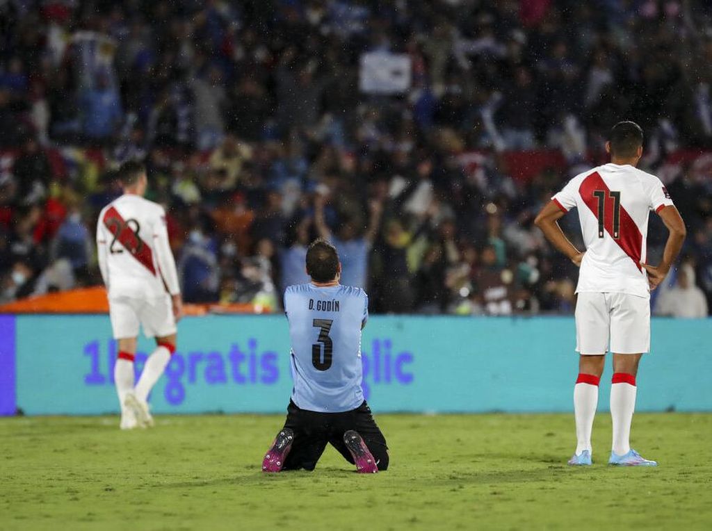 Heboh Gol Hantu Peru di Markas Uruguay Heboh Gol Hantu Peru di Markas Uruguay