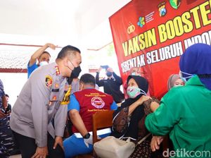 Vaksinasi Lansia di Banyuwangi Berbonus Minyak Goreng