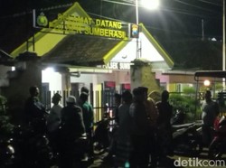 Pria di Probolinggo Dimassa Saat Tepergok Naik ke Atap Rumah Warga