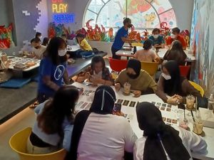 Bikin Gak Mau Pulang! Cafe ini Sediakan 300 Board Game yang Bisa Dimainkan Sepuasnya