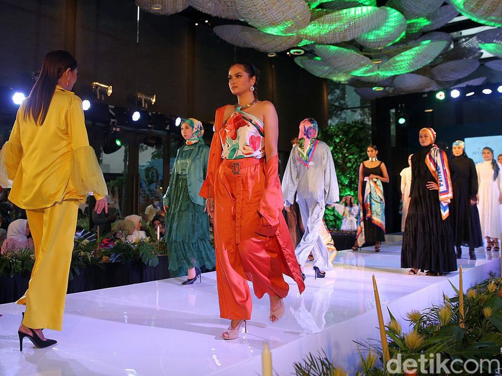 Brand Lokal Unjuk Gigi, Luncurkan Koleksi Scarf Perdana