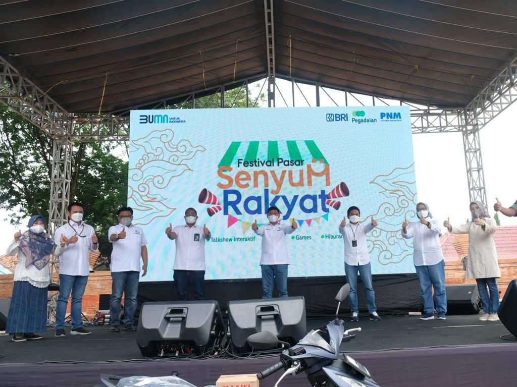 Pegadaian, BRI & PNM Gelar Festival Pasar Senyum Rakyat di Cirebon Pegadaian, BRI & PNM Gelar Festival Pasar Senyum Rakyat di Cirebon