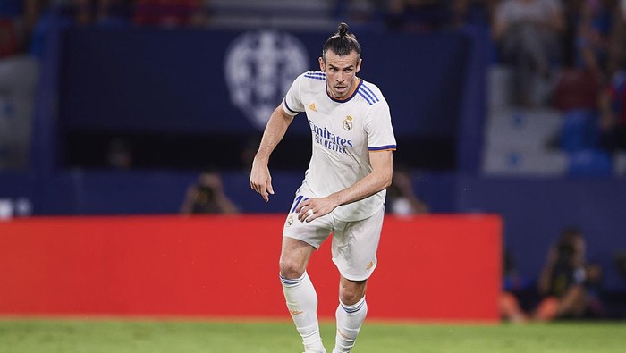 VALENCIA, SPAIN - AUGUST 22: Gareth Bale of Real Madrid in action during the La Liga Santader match between Levante UD and Real Madrid CF at Ciutat de Valencia Stadium on August 22, 2021 in Valencia, . (Photo by Aitor Alcalde Colomer/Getty Images)