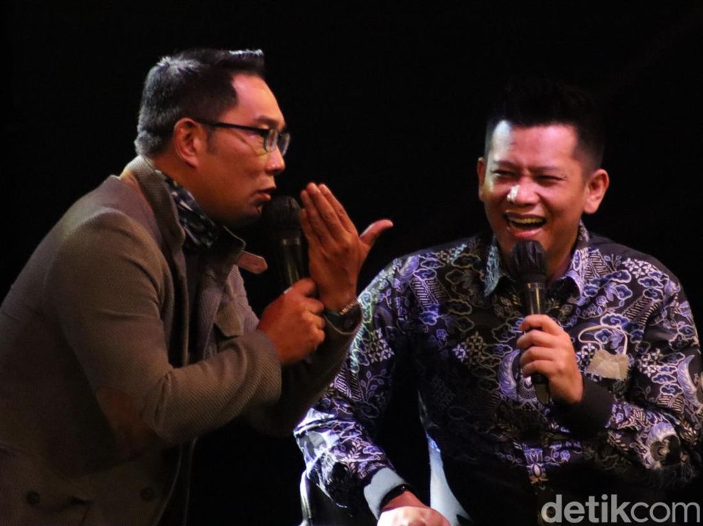 Ternyata Ridwan Kamil Bisa Juga Stand Up Comedy