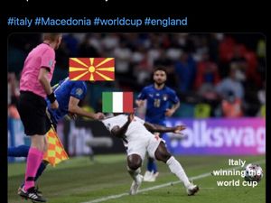 Italia Tak ke Piala Dunia, Ramai Lagi Meme Chiellini Tarik Saka