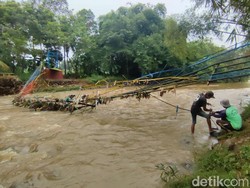 Jembatan Putus Usai Dinaiki Santri Sempat Diberi Warning