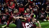 Sampai saat ini, belum ada tim yang mampu back to back menjadi juara. Tentu saja, ini merupakan kisah yang sangat manis untuk tim kebanggaan masyarakat Bali tersebut.