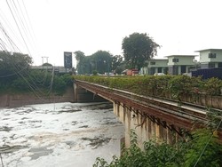 4 Fakta Cemaran Kali Bekasi Ganggu Pasokan Air PDAM