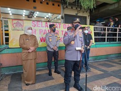 Kapolri-Gubernur Khofifah Cek Ketersedian Minyak Goreng di Pasar Surabaya