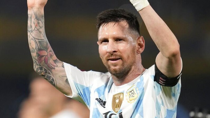 Argentinas Lionel Messi celebrates his sides 3rd goal against Venezuela during a qualifying soccer match for the FIFA World Cup Qatar 2022, at the Bombonera stadium in Buenos Aires, Argentina, Friday, March 25, 2022.(AP Photo/Natacha Pisarenko)