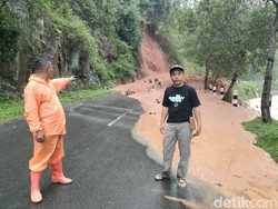 Jalur Pacitan-Ponorogo Tertutup Longsor