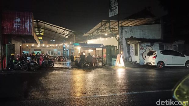 Malam Mingguan PPKM Level 1 di Surabaya