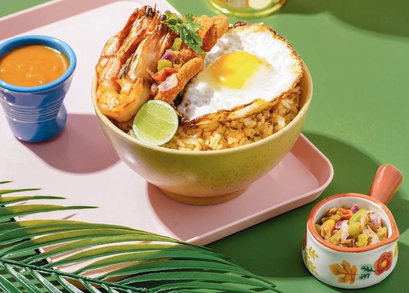 Mangkokku kembali berinovasi menyajikan hidangan rice bowl unik dengan meluncurkan menu kolaborasi dengan juara pertama ajang kompetisi masak Master Chef Indonesia termuda, Jesselyn Lauwreen.