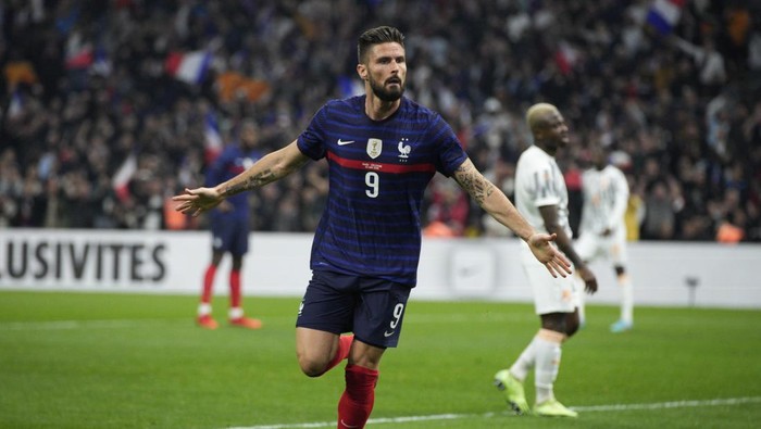 Frances Olivier Giroud celebratres after scoring his sides first goal with a header during an international friendly soccer match between France and Cote dIvoire at the Velodrome stadium in Marseille, southern France, Friday, March 25, 2022. (AP Photo/Daniel Cole)