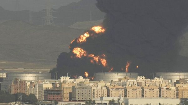 Pemberontak Yaman Serang Fasilitas Minyak Arab Saudi