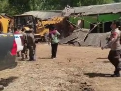 Masih Beroperasi, Puluhan Warung Remang-remang di Lebak Diratakan