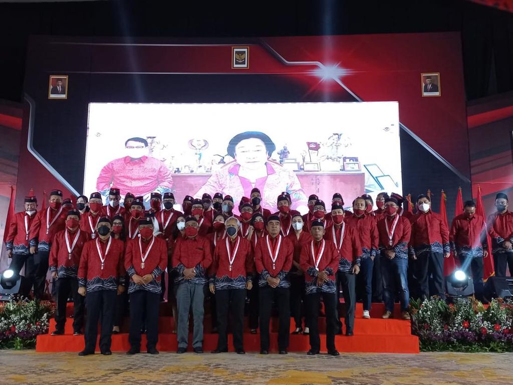 Megawati Kukuhkan Pengurus PA GMNI, Hakim MK Arief Hidayat Jadi Ketua