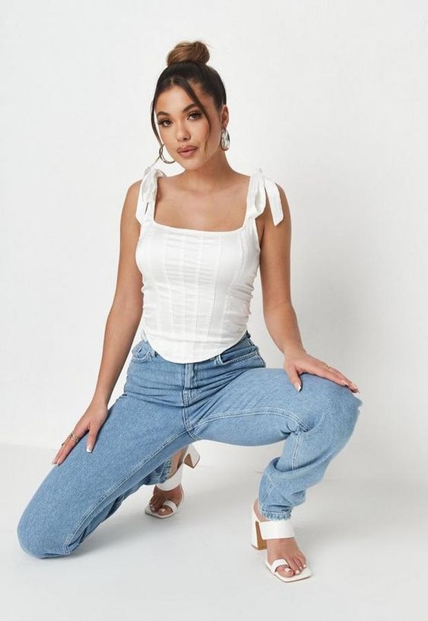 Corsets jadi salah satu fashion item yang akan naik daun.