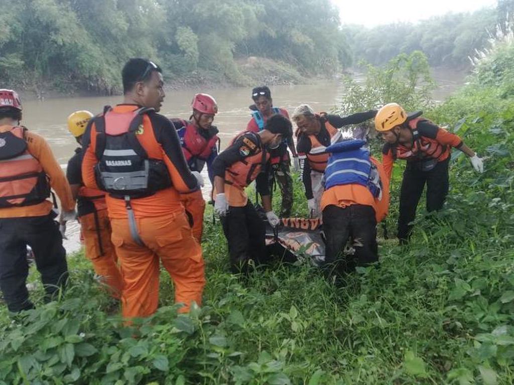 Pemuda Tenggelam di Bengawan Solo Ditemukan di Dekat Jembatan Jokowi