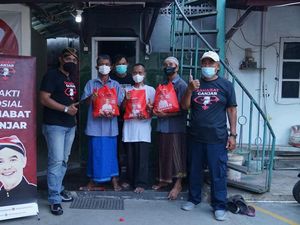 Sahabat Ganjar Bagikan Sembako ke Marbot di Depok-Bekasi-Jakarta