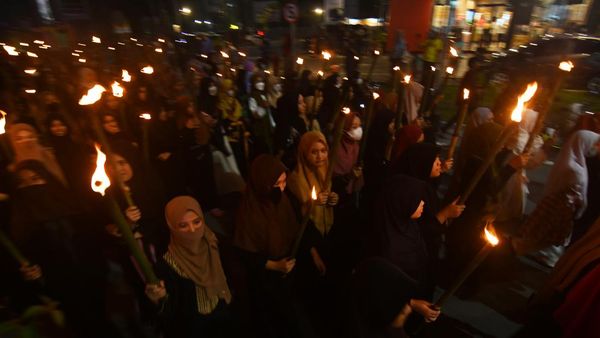 Semarak Pawai Obor Sambut Ramadan di Palu
