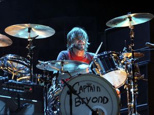 Menakar Kemungkinan Anak Taylor Hawkins Jadi Drummer Foo Fighters di Jakarta Menakar Kemungkinan Anak Taylor Hawkins Jadi Drummer Foo Fighters di Jakarta