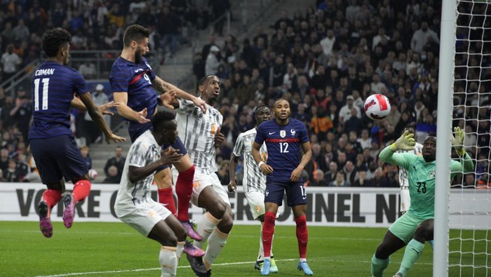 Frances Olivier Giroud scores his sides first goal with a header during an international friendly soccer match between France and Cote dIvoire at the Velodrome stadium in Marseille, southern France, Friday, March 25, 2022. (AP Photo/Daniel Cole)