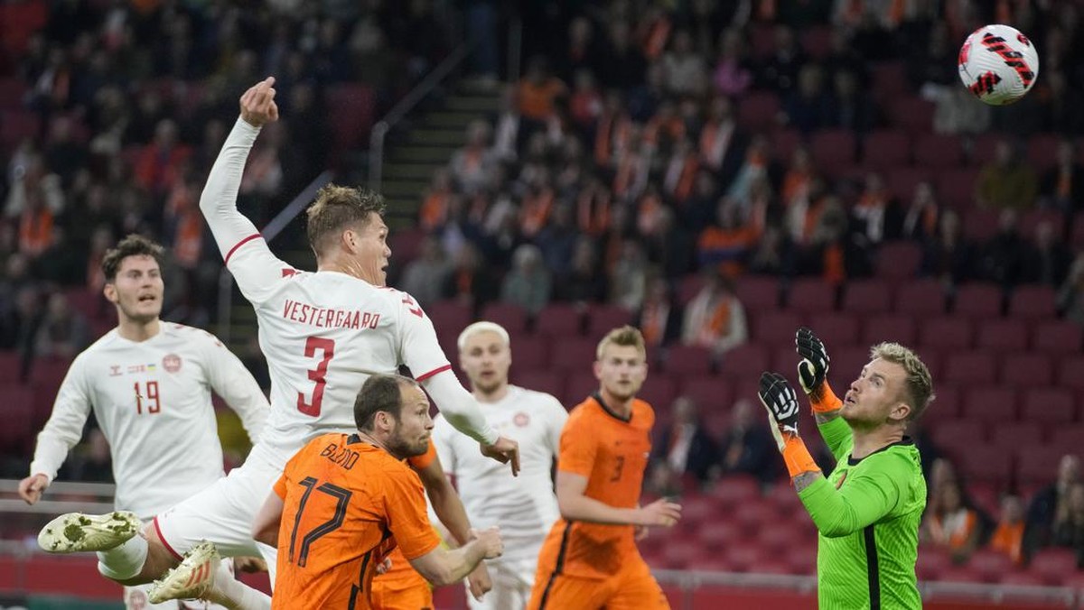 Belanda mengalahkan Denmark 4-2 di laga uji coba. Foto: AP/Peter Dejong