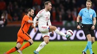 Eriksen tampil sip di tiga laga terakhir, dengan dua pertandingan sebelumnya ia mainkan bersama Timnas Denmark. Saat melawan Belanda, Eriksen bisa mencetak satu gol. (Foto: Peter Dejong/AP)