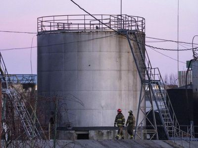 Diserang Roket Rusia, Begini Kondisi Fasilitas Minyak di Ukraina