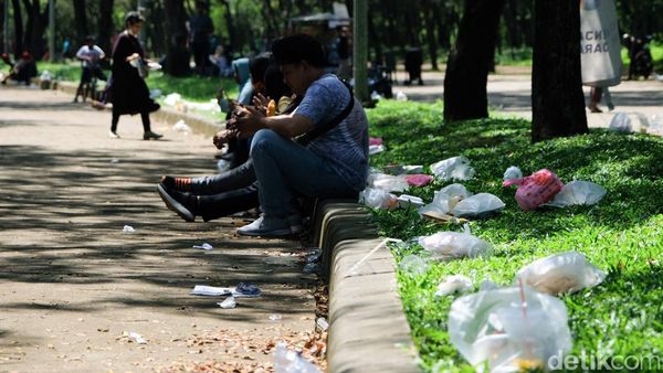 Duh, Sampah Berserakan di Area CFD Tangsel