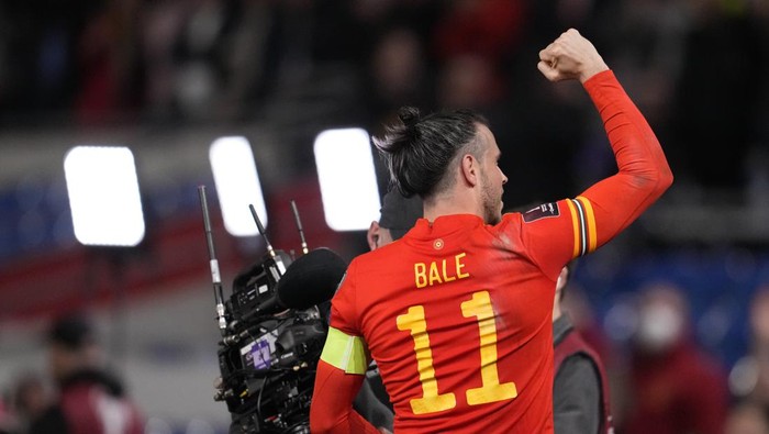 Wales Gareth Bale celebrates after the World Cup 2022 playoff soccer match between Wales and Austria at Cardiff City stadium, in Cardiff, Britain, Thursday, March 24, 2022. Wales won 2-1. (AP Photo/Matt Dunham)