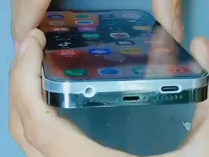 TikToker Ini Bikin iPhone 13 Pro Max Ultra, Punya USB-C dan Headphone Jack TikToker Ini Bikin iPhone 13 Pro Max Ultra, Punya USB-C dan Headphone Jack