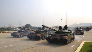Jalanan di Myanmar Dipenuhi Tank Tempur, Ada Apa?
