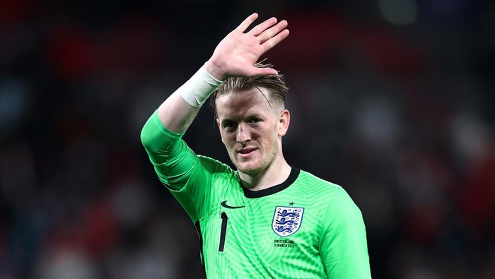 LONDON, ENGLAND - MARCH 26: Jordan Pickford of England acknowledges the fans after their sides victory during the International Friendly match between England and Switzerland at Wembley Stadium on March 26, 2022 in London, England.  (Photo by Ryan Pierse/Getty Images)