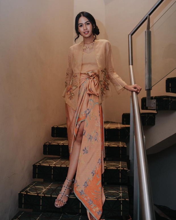 Kebaya ala Maudy Ayunda