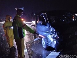 Mobil Pasutri Asal Sumedang Kecelakaan di Tol Cisumdawu