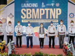 Menpar Sandiaga: Susah Kerja? Kuliah di Poltekpar Aja