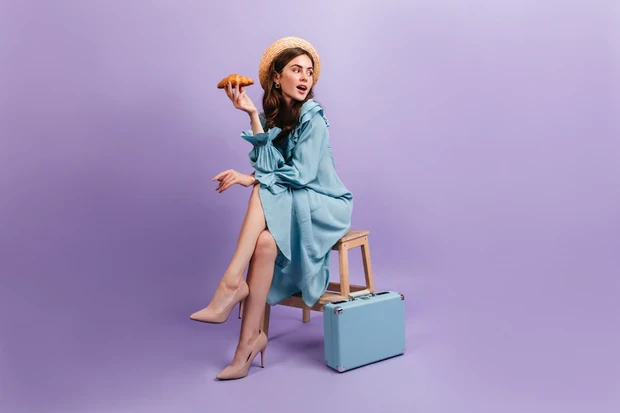 Kesan kalem dari warna biru mampu menenangkan kondisi hati yang tidak baik/Foto:Freepik.com/Lookstudio Penggunaan pakaian dengan warna biru mampu memberikan ketenangan dan mengubah perasaan yang sedang tidak baik.