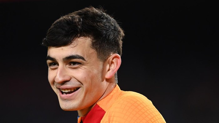 BARCELONA, SPAIN - MARCH 13: Pedri of FC Barcelona looks on prior to the LaLiga Santander match between FC Barcelona and CA Osasuna at Camp Nou on March 13, 2022 in Barcelona, Spain. (Photo by David Ramos/Getty Images)