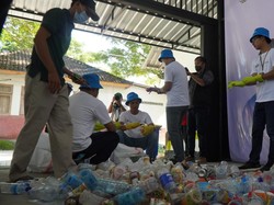 Pilah Sampah, Pegadaian Ikut Sukseskan Program Bakti BUMN di Mandalika