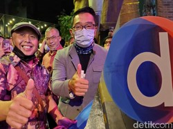 Sisa Semalam, Saat Pelukis Kasih Surprise dan Tandatangan Ridwan Kamil