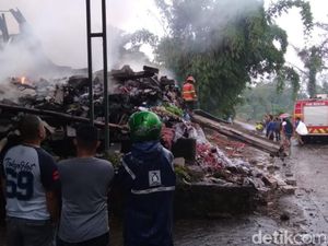 Kebakaran Gudang Benang di Pasuruan Dipicu Sambaran Petir