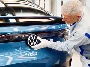 Konflik Ukraina Bikin Volkswagen Undur Peluncuran Mobil, Ini Akar Masalahnya Konflik Ukraina Bikin Volkswagen Undur Peluncuran Mobil, Ini Akar Masalahnya