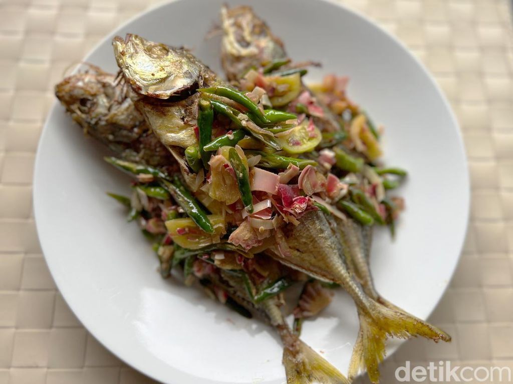 Resep Ikan Goreng Cabe Ijo Kecombrang yang Gurih Pedas Buat Lauk Makan Siang