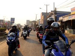 Saat Komunitas Motor Riders Jamkrindo Berbagi
