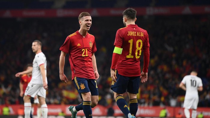 BARCELONA, SPAIN - MARCH 26: Dani Olmo celebrates with Jordi Alba of Spain after scoring their teams second goal during the International Friendly match between Spain and Albania at RCDE Stadium on March 26, 2022 in Barcelona, Spain.  (Photo by David Ramos/Getty Images)