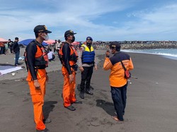 2 Wisatawan Hilang Tergulung Ombak Pantai Glagah Kulon Progo