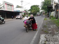 Meneladani Semangat Mbah Tritis, Pantang Mengiba di Masa Senja